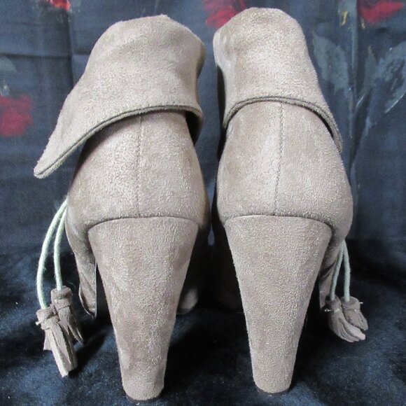 Beige Faux Suede Bootie w/ Tassels Size L (8/9) - Picture 5 of 9